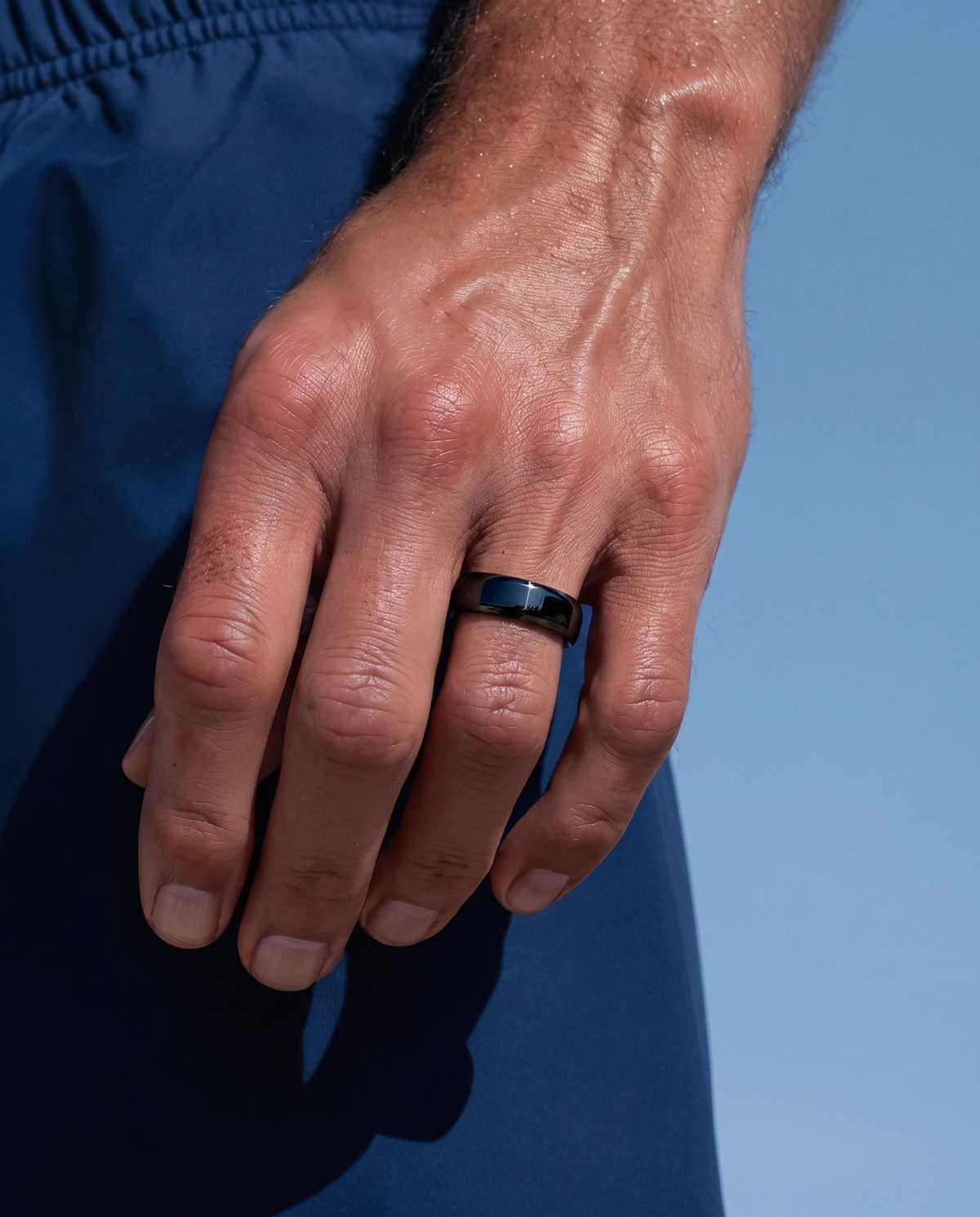 Halo Ring 4 smart ring, lifestyle photo 2 - Black