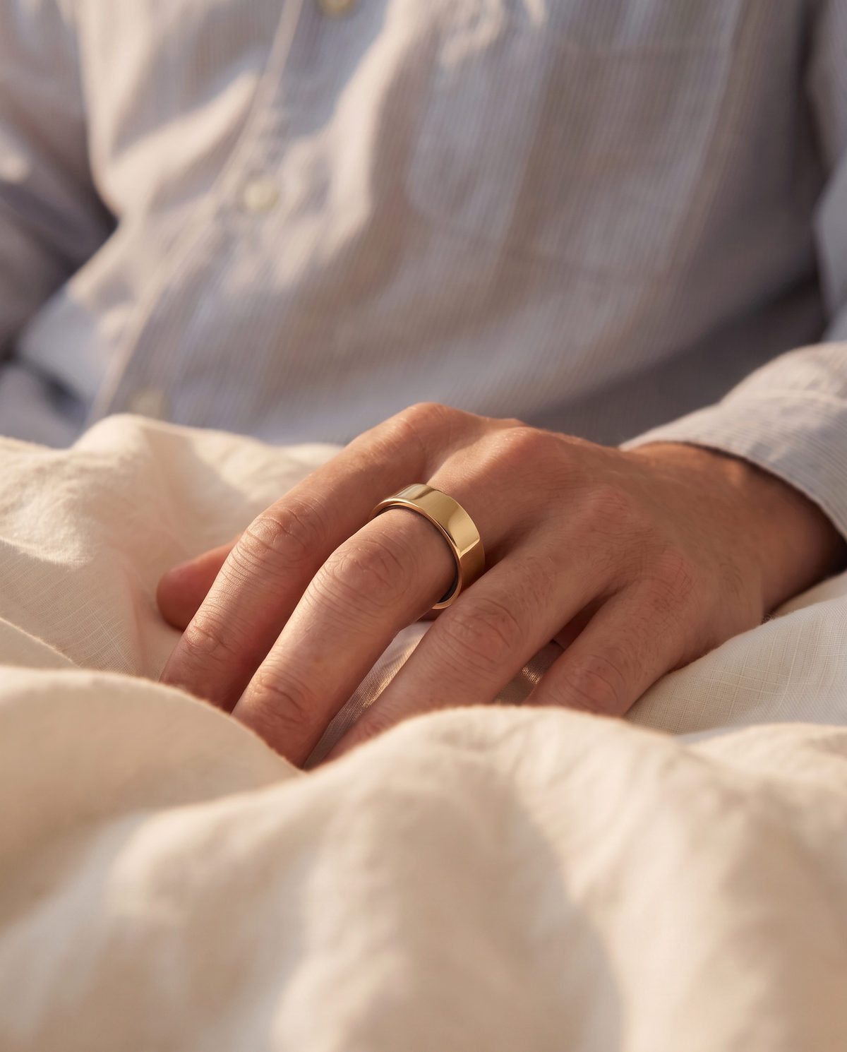 Halo Ring 4 smart ring, lifestyle photo 3 - Gold