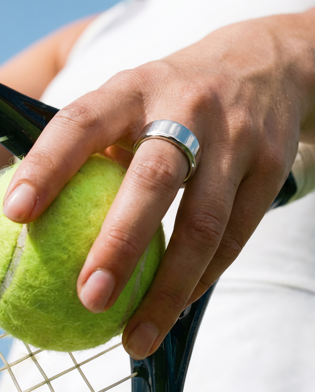 Halo Ring 4 smart ring, lifestyle photo 1 - Silver