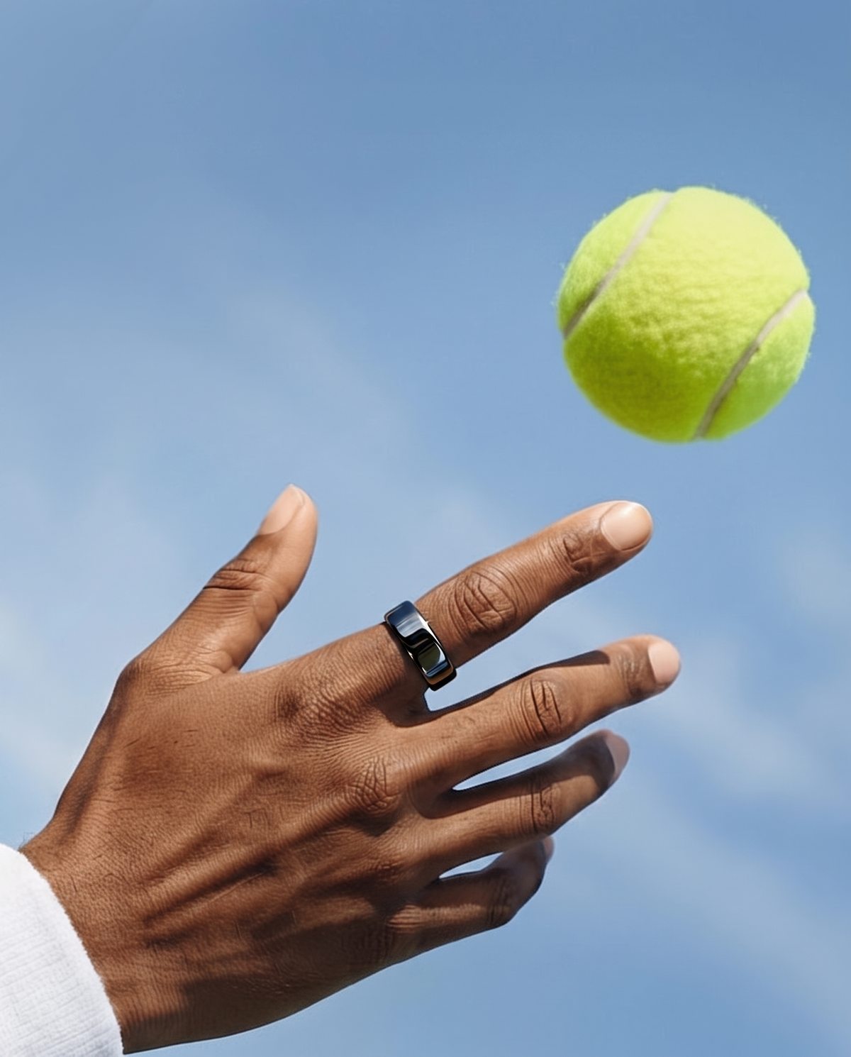 Halo Ring 4 smart ring, lifestyle photo 1 - Black
